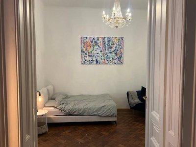 Charmante möblierte 2-Zimmer Altbauwohnung mit Parkett in Traumlage am Schottentor - Perfekt für den Sommer