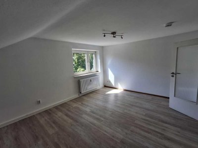 Charmantes, kleines Dachgeschoss in Neuss - Ideal für Singles!