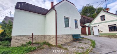 Kleines, sanierungsbedürftiges Haus in ruhiger Lage mit vielseitig nutzbarem Nebengebäude