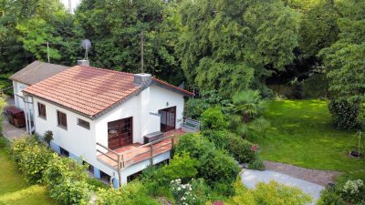 Grünes Paradies mit Geschichte: Einfamilienhaus mit riesigem Garten mitten in Frankfurt