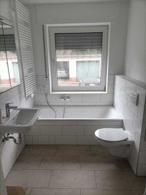 Kernsanierte EG-Wohnung mit Südbalkon und Garage