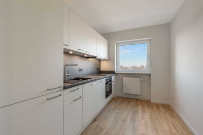 Erstbezug nach hochwertiger Sanierung, Einbauküche, Duschbad mit Fenster und Balkon in Tostedt