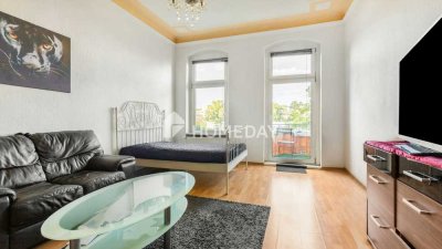 Drei-Zimmer-Altbauwohnung mit ca. 108 m² Wohnfläche, Balkon und Einbauküche direkt an der U7