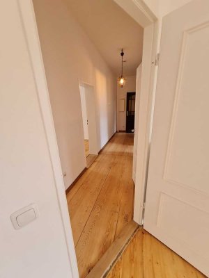 Altbauperle mit Balkon im EG