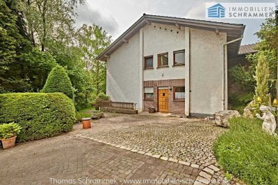 HEMER: REPRÄSENTATIVES EINFAMILIENHAUS IN IDYLLISCHER, RUHIGER LAGE MIT BALKON, TERRASSE UND GARTEN