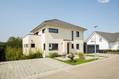 Exklusives Wohnerlebnis – Neubau mit Doppelgarage & Garten I in Rötenbach zu verkaufen