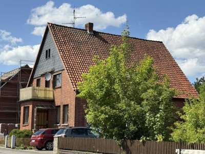 Traditionelles Wohnhaus mit einem großen, sonnigen Grundstück in Haste