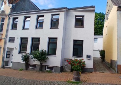 2 Stadthäuser im Zentrum der Wikingerstadt Schleswig zu erwerben