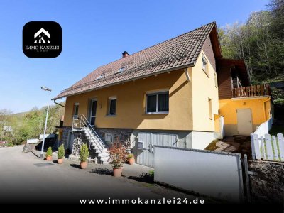 Raumwunder in Offenburg: Ihr neues Zweifamilienhaus mit Terrasse, Balkon und Garage!