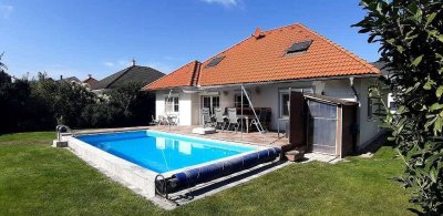 Steinabrückl: Wunderschöner Bungalow mit Carport und tollem Pool