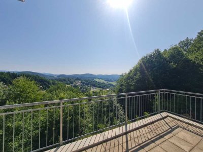 Tolle Alleinlage und trotzdem zentrumsnah.  Haus mit 3 WE, riesen Grundstück - Restarbeiten  nötig.