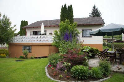 Attraktives Einfamilien Haus mit Garten