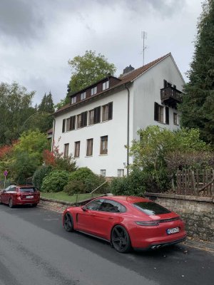 Frisch sanierte 6-Zimmer Wohnung in schöner Lage