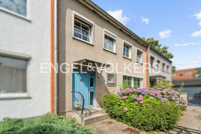 CHARMANTES REIHENMITTELHAUS MIT GEPFLEGTEM GARTEN UND GARAGE