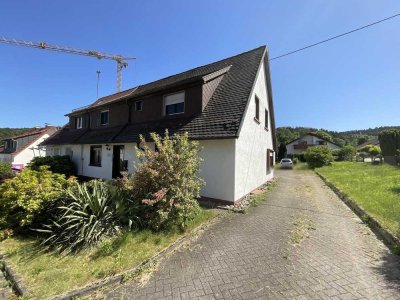 Zweifamilienhaus auf großem Grundstück zur möglichen Erweiterung