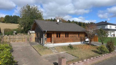 Gemütliches Holzhaus mit Garten – ideal als Ferienhaus oder fester Wohnsitz in Brücken