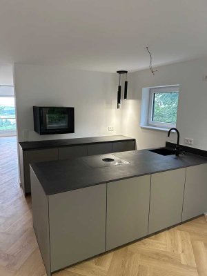 LUXUS MIT WEITBLICK - MÖBLIERTE 3,0 ZIMMER WOHNUNG IN HALBHÖHENLAGE
