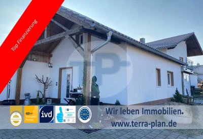 INVESTOREN UND ANLEGER AUFGEPASST!
ANWESEN - BESTEHEND AUS BUNGALOW U. ZWEIFAM. HAUS