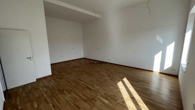 Großzügige 3,5-Zimmer-Wohnung mit hohen Decken, Balkon und schönem Weitblick