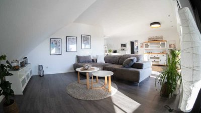 Einmalige Gelegenheit: Exklusive Dachgeschosswohnung mit stilvoller Möblierung – direkt Bezugsfertig