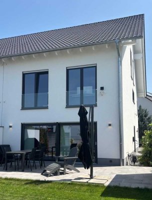 Geräumige, neuwertige 6-Raum-Doppelhaushälfte mit gehobener Innenausstattung in Lorsch