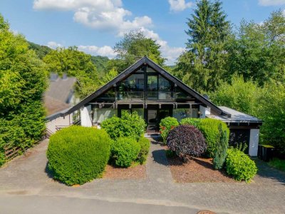 MANNELLA *Licht.Natur.Rückzugsort.* Einfamilienhaus mit möglicher Einliegerwohnung und eigenem Wald.