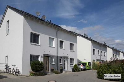 2-Familienhaus nebst Garage - provisionsfrei