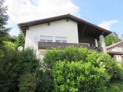 Familienfreundliches Haus mit 2 Wohnungen und Garten in Südhanglage mit schönem Ausblick