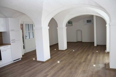 Charme trifft Moderne – Exklusive EG-Wohnung mit Gewölbedecken in historischem Gebäude