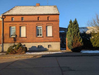 Einfamilienhaus mit Stallgebäude in Birkholz; 581 m²; Mindestgebot 50.000 €; Einzelheiten s. Exposee