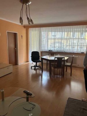 Helle und gut geschnittene 3-Zimmer Wohnung mit 2 Balkonen