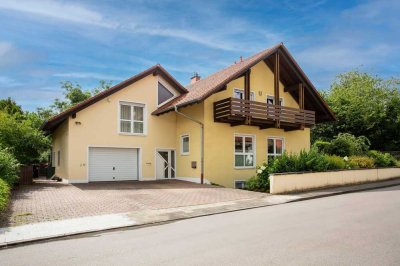 KL-Siegelbach - Freistehendes, großzügiges Wohnhaus m. Garage, 4 PKW-Stellpl. und Einliegerwohnung