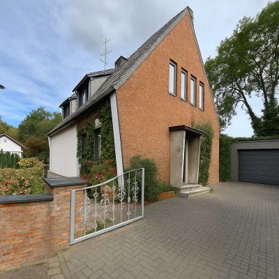 Doppelhaushälfte mit Garten und Garage in Grevenbroich