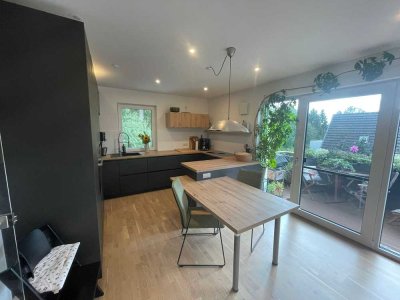 Moderne 3-Zimmer-Wohnung mit Balkon, Einbauküche und Garage in Reichertshofen