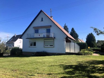 RESERVIERT - Großes Einfamilienhaus mit Garten und Garage