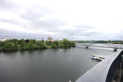 Einzigartige 2-Zimmer-Penthouse-Wohnung mit großer Dachterrasse und sensationellem 180°-Havelblick!
