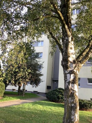 Komm nach Sterkrade! Teiltenovierte drei Zimmer mit Balkon,