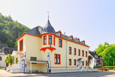 Vielseitig Nutzbare Immobilie - ehemaliges Rathaus - in direkter Moselblick Lage in Brodenbach