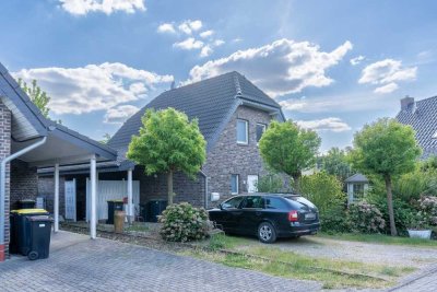 Charmantes Ferienhaus in Kalkar-Hönnepel – Erholung in ruhiger Siedlung mit Garten und Carport