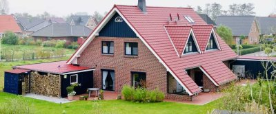 Attraktive Doppelhaushälfte mit vier Zimmern und Einbauküche in Cuxhaven