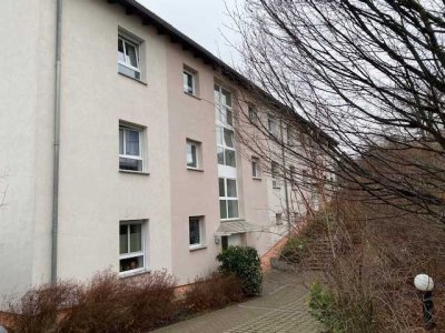 Drei Zimmer mit Balkon im schönen Hohenmölsen frei!
