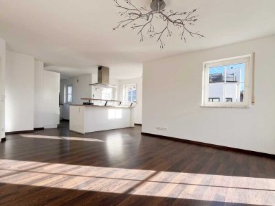 Bezugsfrei: helle und großzügige 2-Zimmer-Wohnung mit großem Balkon & moderner Küche in Gernlinden