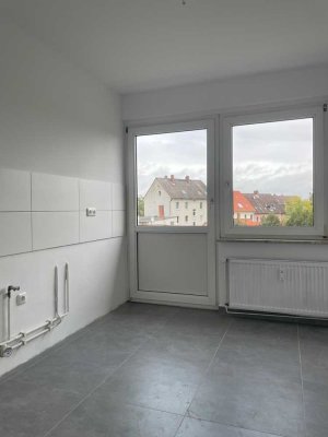 Schöne 2- Zimmerwohnung mit Balkon, Saniert, neues Laminat