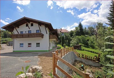 Zweifamilienhaus mit praktischen Nutzungsmöglichkeiten und naturnahem Flair