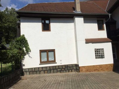 Gepflegte 2-Zimmer-Wohnung mit Einbauküche in Worms-Herrnsheim zum 01.01.2026 zu vermieten