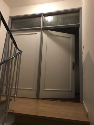 Exklusive 4-Zimmer-Wohnung mit gehobener Innenausstattung mit Balkon und EBK in Frankfurt am Main