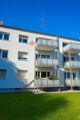 Erstbezug nach Kernsanierung: exklusive 2-Zi-Whg mit Balkon, Loggia & Stellplatz in Wörth a.R.