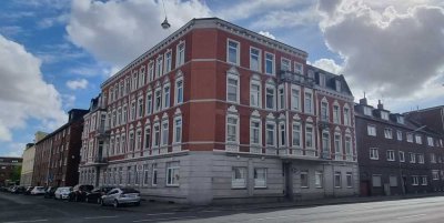 Zwei Wohnungen in einem Mehrparteienhaus zu verkaufen - ca. 6 % Rendite möglich