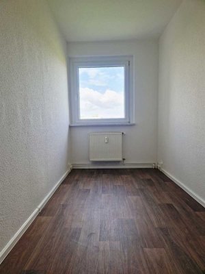 NEU !3-Raumwohnung, 67 m²,  große Wohnküche, Dusche, Balkon und Aufzug Am Sportpark 24!