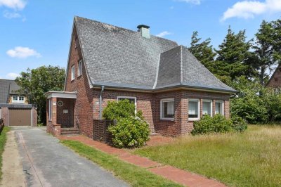 Doppelhaushälfte mit dem Charme eines Einzelhauses – inklusive Garage in strandnaher Lage